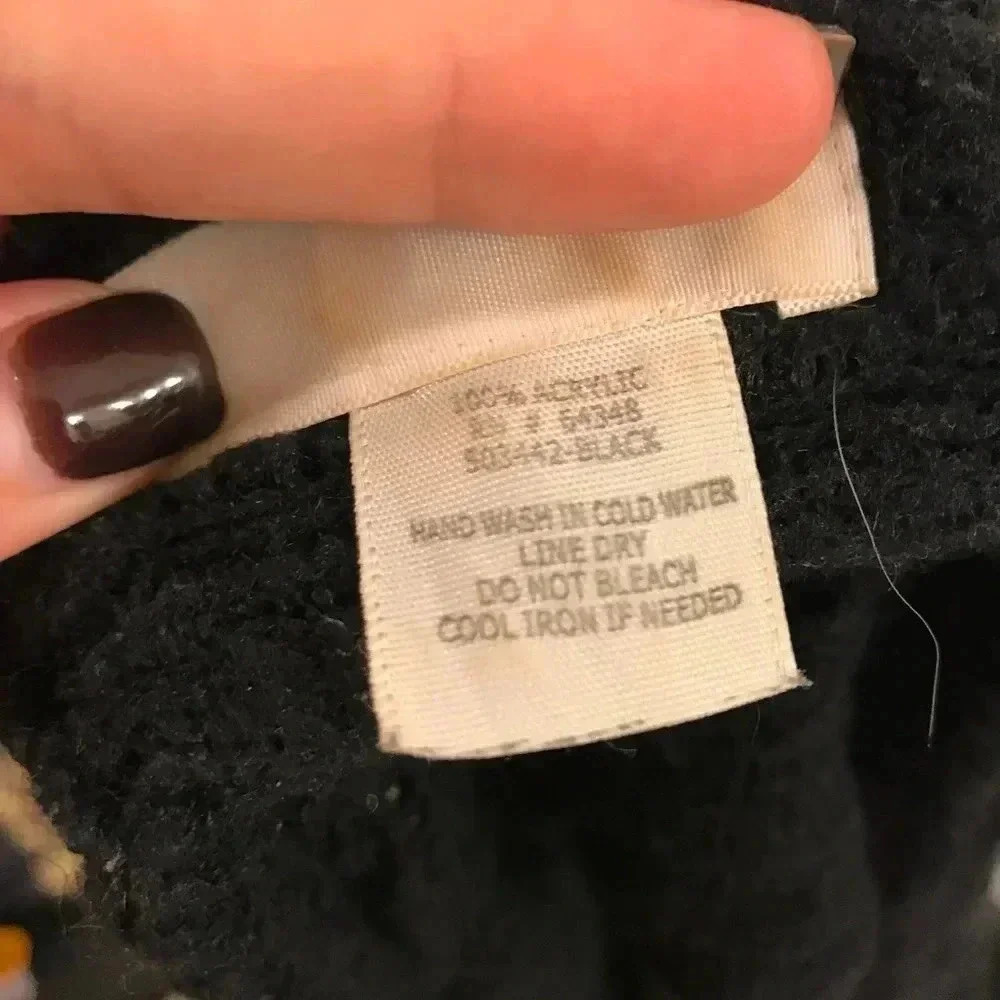 🧾 Black Infinity Scarf - Picture 6 of 6